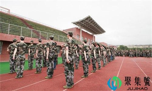 军训鞋子里面垫什么