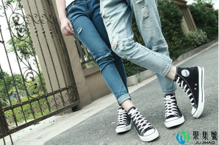 高帮鞋怎么穿进去