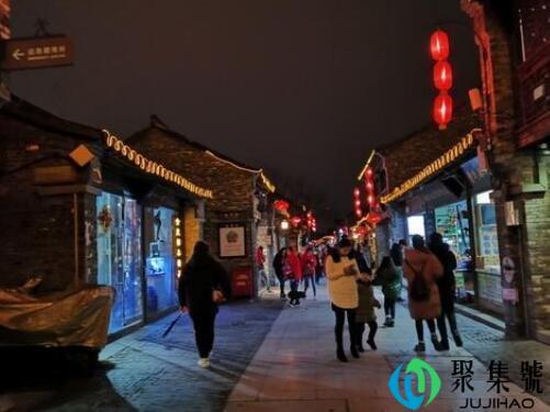 白天皮包水晚上水包水什么意思