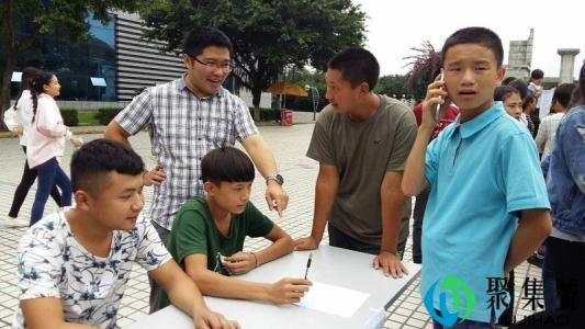 得意洋洋的反义词