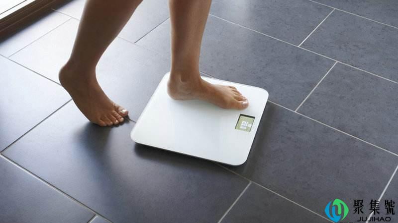 早上称体重准还是晚上称体重准