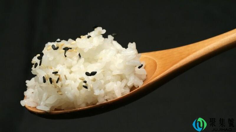 高压锅煮饭放多少水