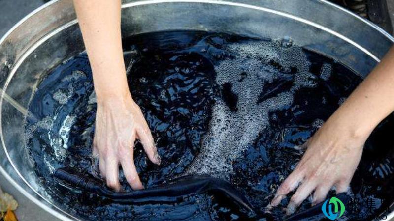 牛仔裤洗出黄水致癌吗