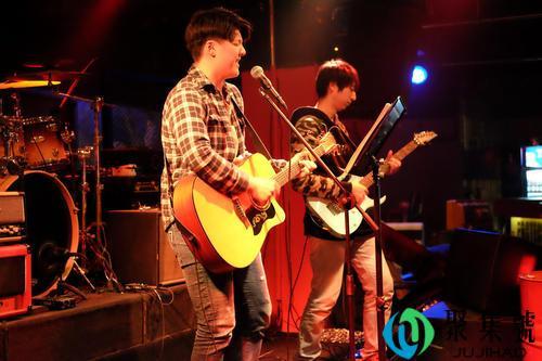 什么水平能当驻唱歌手