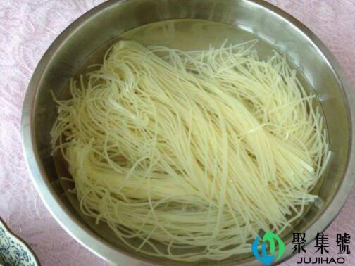 煮冷面热水还是冷水