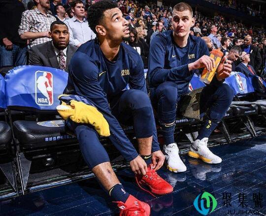 捏软柿子什么意思