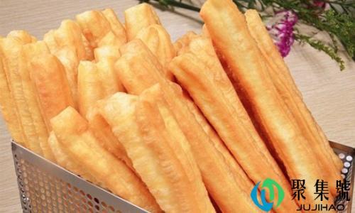 做油条用泡打粉还是酵母