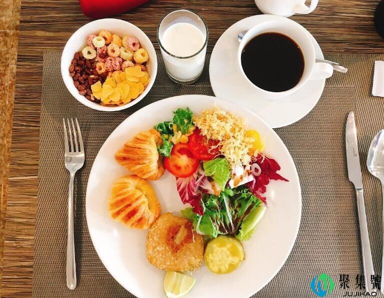 早上先吃早餐还是先运动