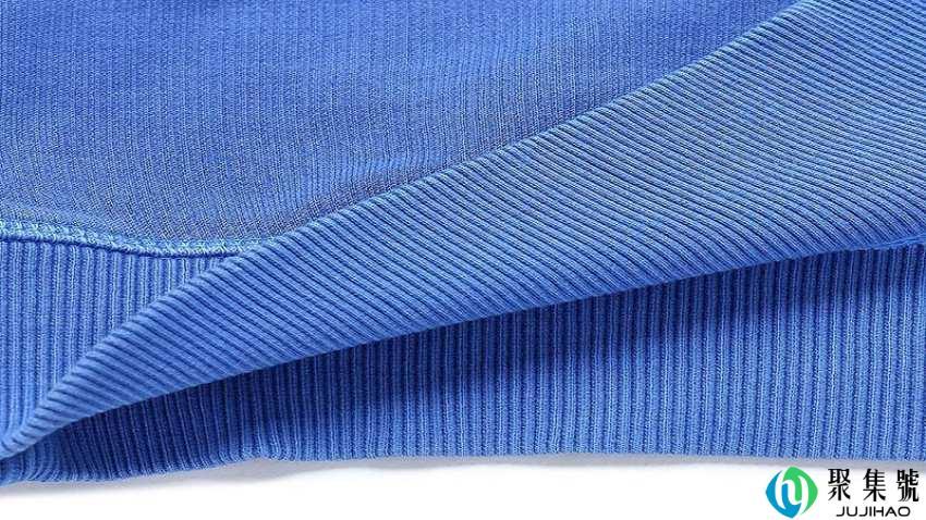 天蓝色显皮肤白吗