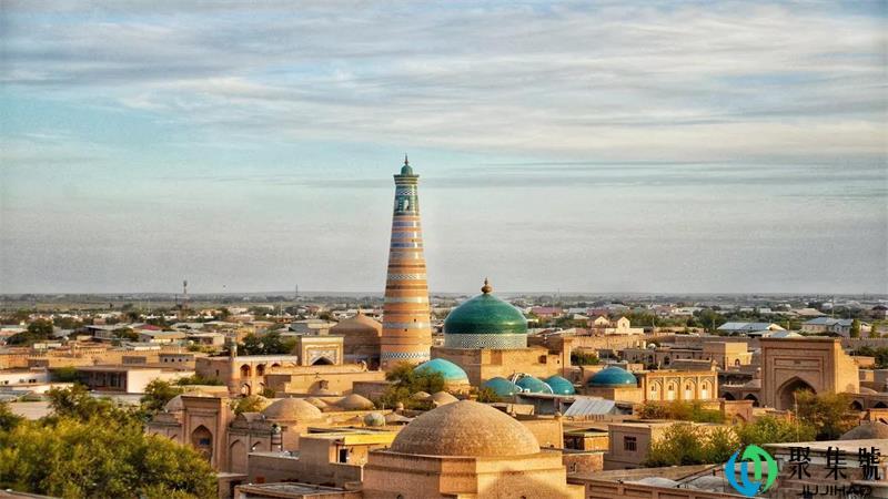 四时常觉冷六月不知春写的是哪里