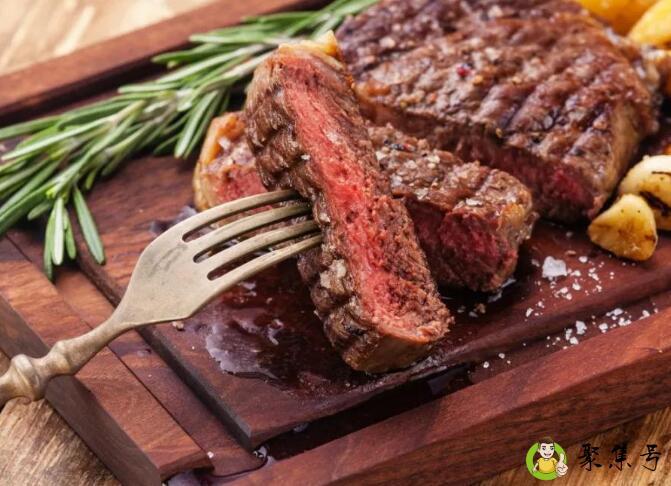 牛排的酱汁是蘸还是倒