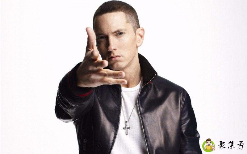 一个男人势利眼表现