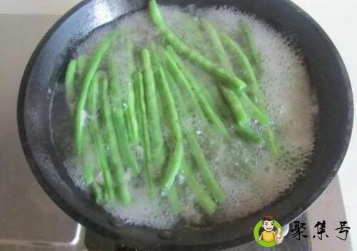 焯水是什么意思 用冷水还是热水