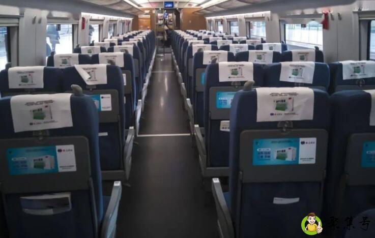 动车df是2个人一排的吗