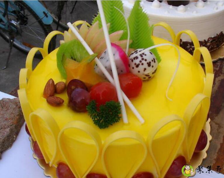 4寸蛋糕够2个人吃吗