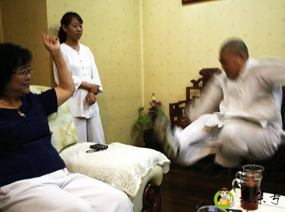 隔空打牛成语什么意思