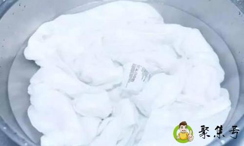 白色羽绒服发霉怎么洗