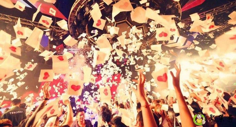 酒吧撒纸片什么意思