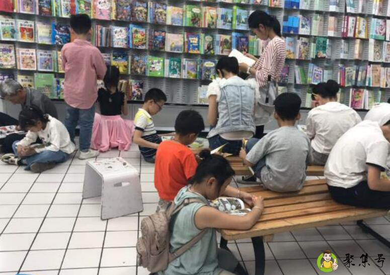 座下和坐下区别