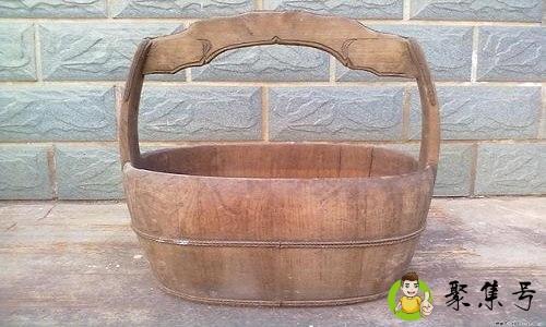 半桶水晃荡一桶水不响的意思