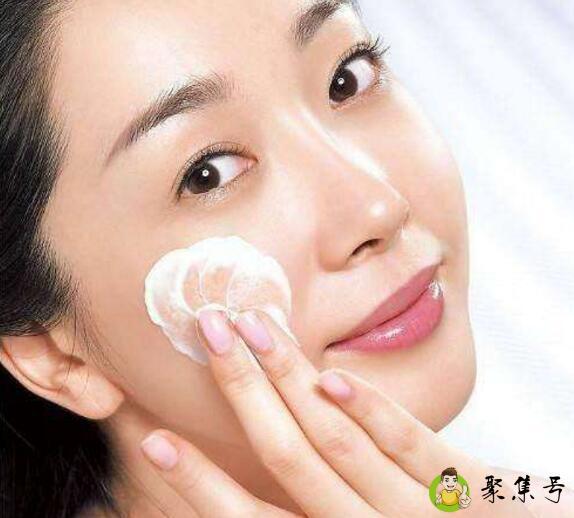 化妆品擦脸步骤