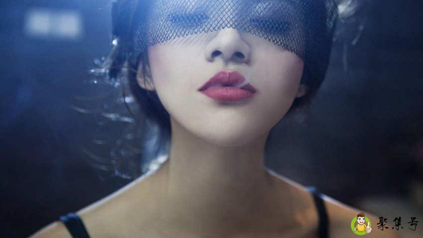 轻浮的女生有哪些行为