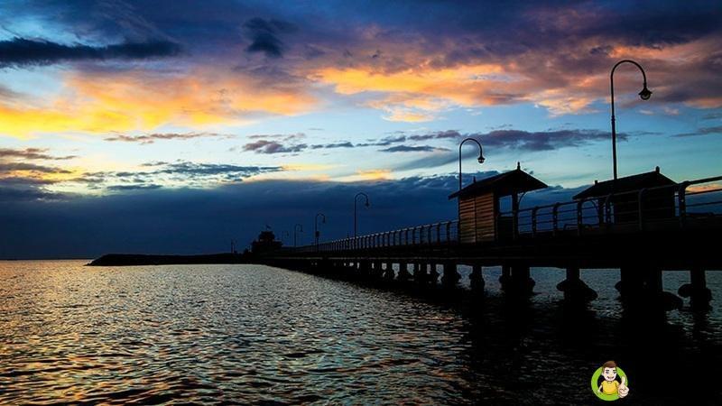 两种颜色不相交融的海