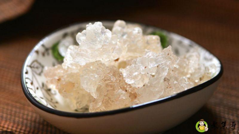 雪燕有股刺鼻的酸味是假的吗