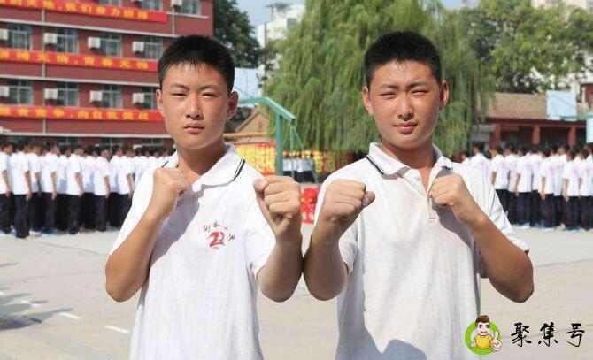 孪生兄弟在俗语中叫什么