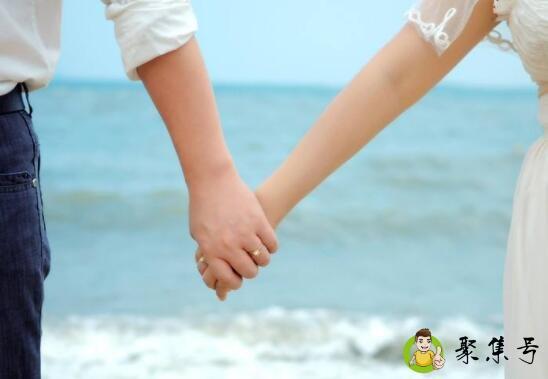 牵手和搂肩的含义