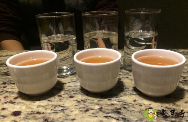 满杯酒半杯茶什么意思