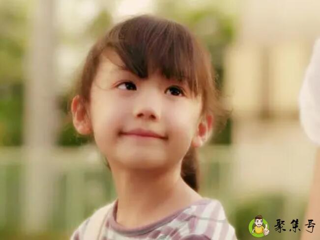 芦田爱菜嚼口香糖什么梗