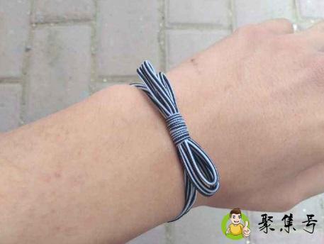 男生手上带小皮筋是什么意思