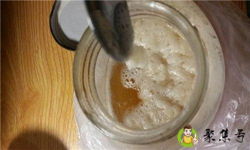 蜂蜜上面有一层白色泡沫能吃吗