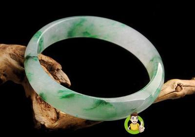 翡翠清洗与保养方法