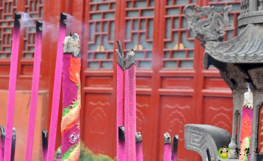 人争一口气 佛争一柱香什么意思