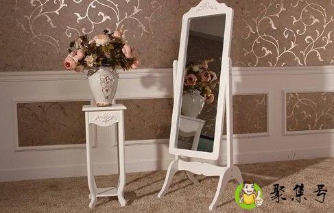 全身镜可以放客厅哪里